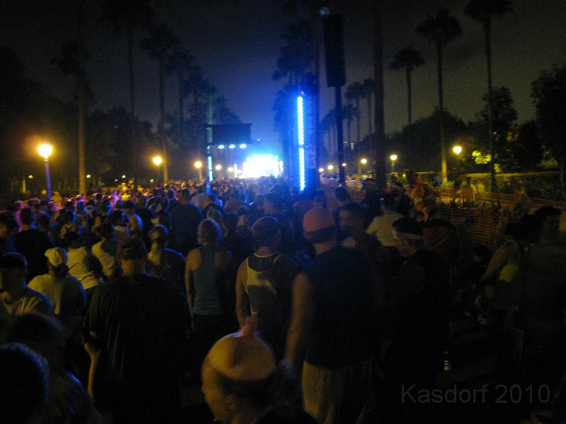 Disneyland 2010 HM Race 0185.JPG - Lots of people waiting for the start, 14000 of them actually.
